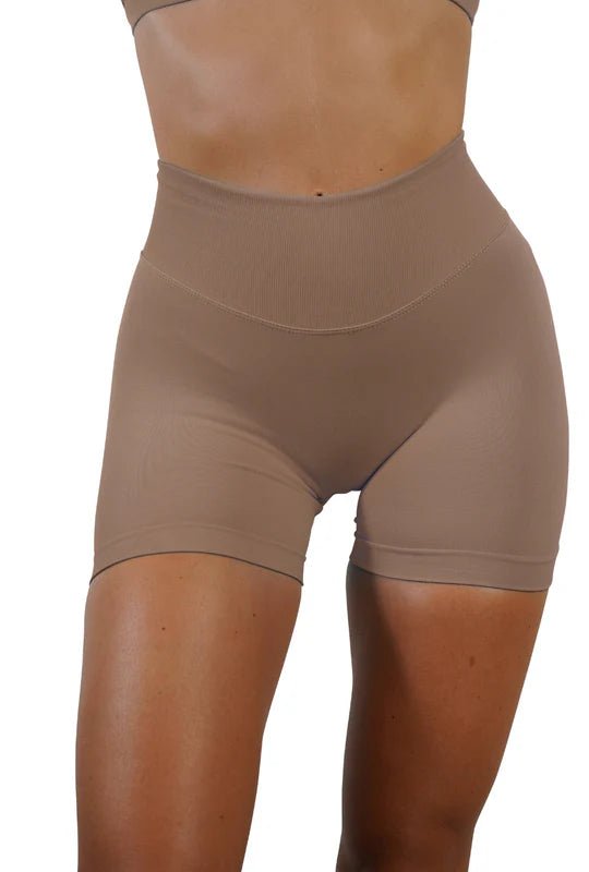 RECOIL SCRUNCH SHORTS - BLACK - Keep - Us